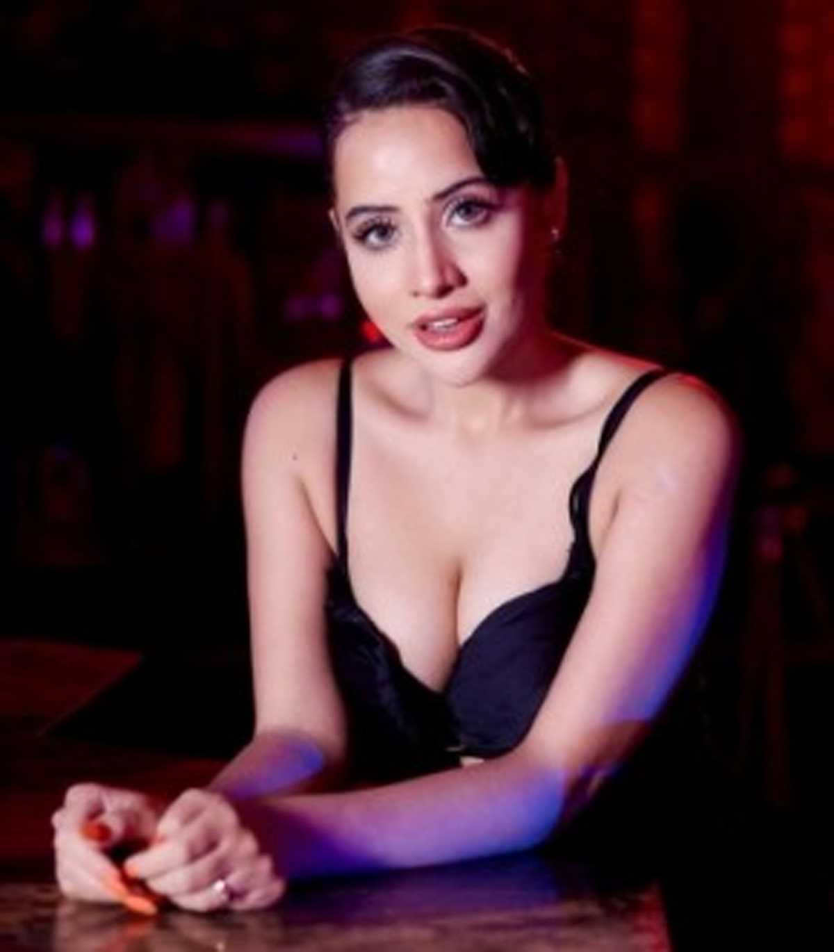 बोल्ड पोशाक विवाद : उर्फी जावेद ने मुंबई पुलिस को दिया बयान